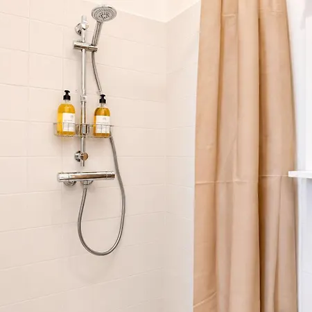 Cosy Face Au Chateau Des Ducs - Gare A 5 Min Apartament